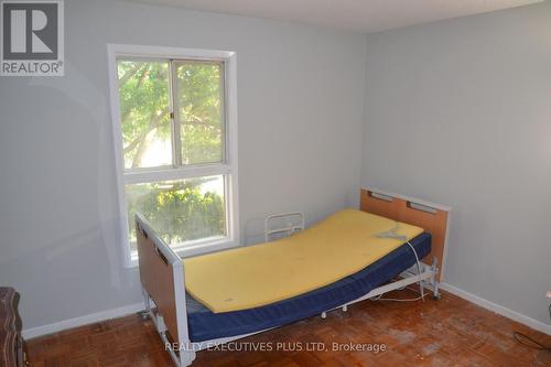 1002 Elizabeth Place N, Oakville (Iroquois Ridge South), ON - Indoor Photo Showing Bedroom