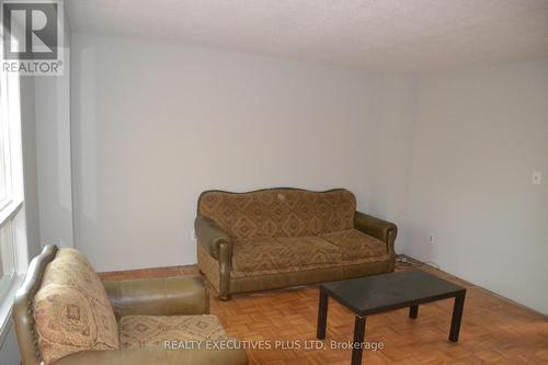 1002 Elizabeth Place N, Oakville (Iroquois Ridge South), ON - Indoor Photo Showing Living Room