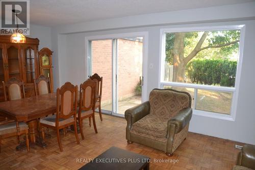 1002 Elizabeth Place N, Oakville, ON - Indoor Photo Showing Dining Room