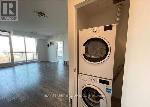 2104 - 38 Forest Manor Road, Toronto, ON - Indoor Photo Showing Laundry Room