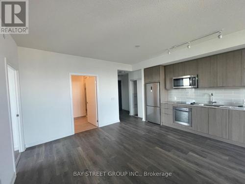 2104 - 38 Forest Manor Road, Toronto, ON - Indoor Photo Showing Kitchen