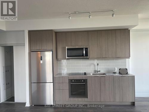 2104 - 38 Forest Manor Road, Toronto, ON - Indoor Photo Showing Kitchen