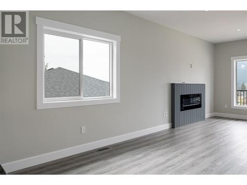 806 Cliff Avenue Unit# 107, Enderby, BC - Indoor Photo Showing Living Room With Fireplace