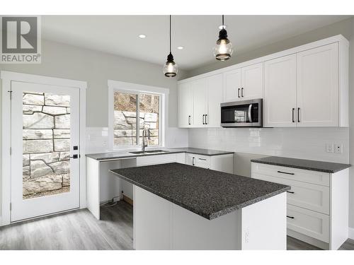 806 Cliff Avenue Unit# 107, Enderby, BC - Indoor Photo Showing Kitchen