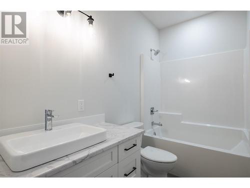 806 Cliff Avenue Unit# 107, Enderby, BC - Indoor Photo Showing Bathroom