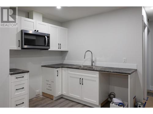 806 Cliff Avenue Unit# 107, Enderby, BC - Indoor Photo Showing Kitchen