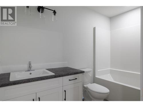 806 Cliff Avenue Unit# 107, Enderby, BC - Indoor Photo Showing Bathroom