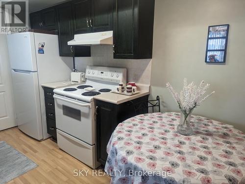 707 - 10 Dayspring Circle, Brampton, ON - Indoor Photo Showing Kitchen