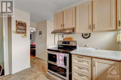 30 Tiverton Drive, Ottawa, ON - Indoor Photo Showing Kitchen