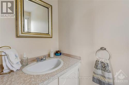 30 Tiverton Drive, Ottawa, ON - Indoor Photo Showing Bathroom