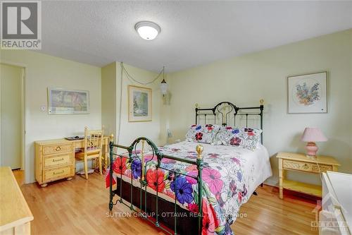 30 Tiverton Drive, Ottawa, ON - Indoor Photo Showing Bedroom