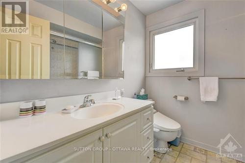 30 Tiverton Drive, Ottawa, ON - Indoor Photo Showing Bathroom