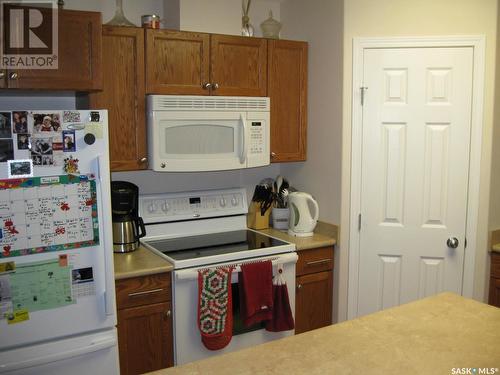 306 2006 7Th Street, Rosthern, SK - Indoor Photo Showing Kitchen