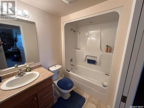 306 2006 7Th Street, Rosthern, SK - Indoor Photo Showing Bathroom