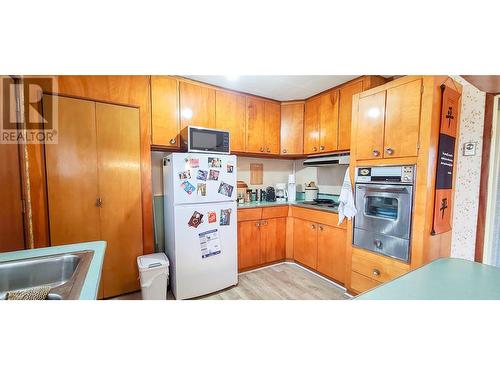 5 Wohler Street, Kitimat, BC - Indoor Photo Showing Kitchen