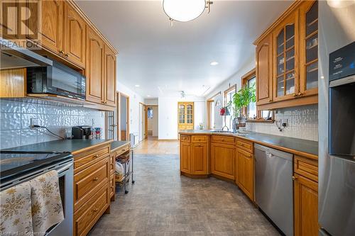 65 Keats Drive, Woodstock, ON - Indoor Photo Showing Kitchen