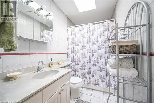 65 Keats Drive, Woodstock, ON - Indoor Photo Showing Bathroom