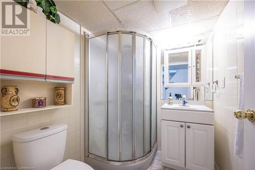 65 Keats Drive, Woodstock, ON - Indoor Photo Showing Bathroom