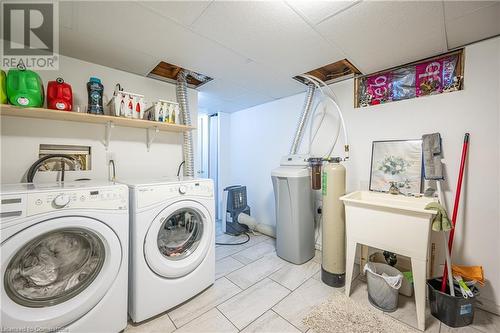 65 Keats Drive, Woodstock, ON - Indoor Photo Showing Laundry Room