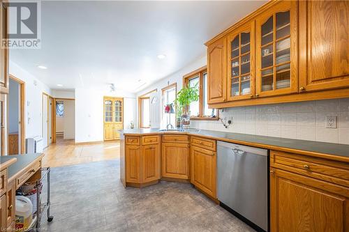 65 Keats Drive, Woodstock, ON - Indoor Photo Showing Kitchen