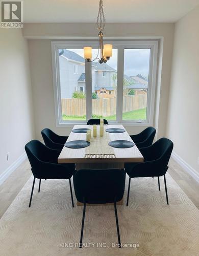 38 Allenwood Road, Springwater, ON - Indoor Photo Showing Dining Room