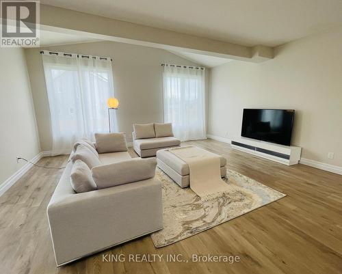 38 Allenwood Road, Springwater, ON - Indoor Photo Showing Living Room