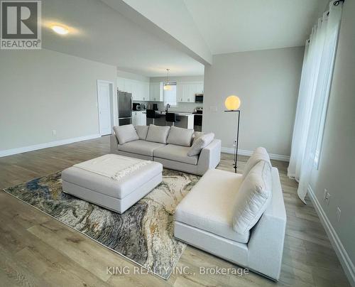 38 Allenwood Road, Springwater, ON - Indoor Photo Showing Living Room