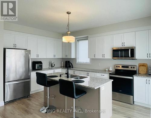 38 Allenwood Road, Springwater, ON - Indoor Photo Showing Kitchen With Double Sink