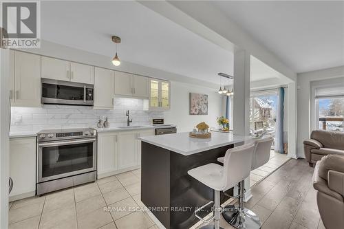 119 Donald Bell Drive, Hamilton, ON - Indoor Photo Showing Kitchen With Upgraded Kitchen