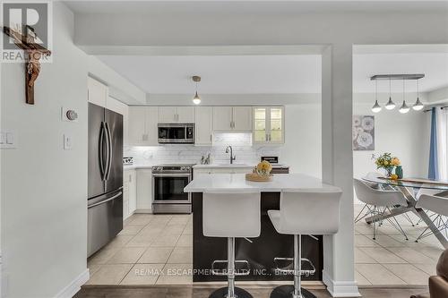 119 Donald Bell Drive, Hamilton, ON - Indoor Photo Showing Kitchen With Upgraded Kitchen