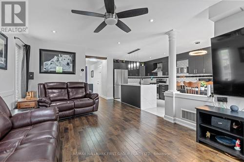 84 Bathgate Crescent, Clarington (Courtice), ON - Indoor Photo Showing Living Room