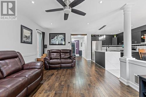 84 Bathgate Crescent, Clarington (Courtice), ON - Indoor Photo Showing Living Room