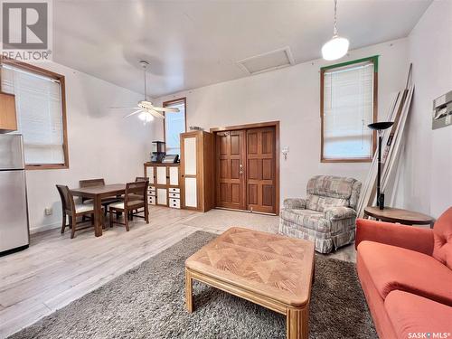 307 Ruby Drive, Hitchcock Bay, SK - Indoor Photo Showing Living Room