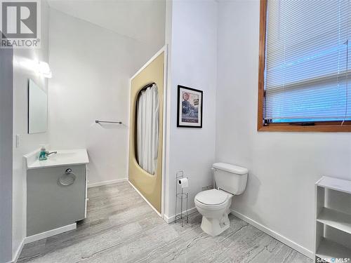 307 Ruby Drive, Hitchcock Bay, SK - Indoor Photo Showing Bathroom