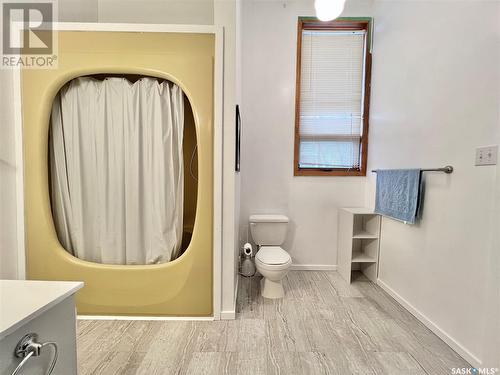 307 Ruby Drive, Hitchcock Bay, SK - Indoor Photo Showing Bathroom