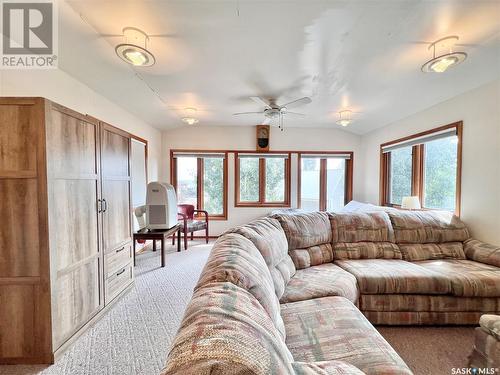 307 Ruby Drive, Hitchcock Bay, SK - Indoor Photo Showing Living Room