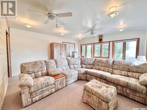 307 Ruby Drive, Hitchcock Bay, SK - Indoor Photo Showing Living Room