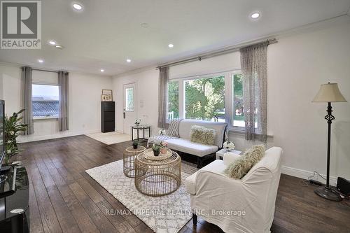 43 Meadowview Avenue, Markham, ON - Indoor Photo Showing Living Room