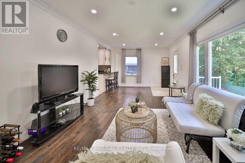 43 Meadowview Avenue, Markham, ON - Indoor Photo Showing Living Room