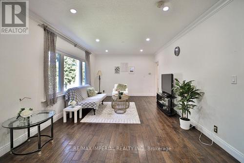 43 Meadowview Avenue, Markham, ON - Indoor Photo Showing Living Room