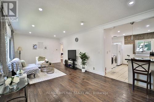 43 Meadowview Avenue, Markham, ON - Indoor Photo Showing Living Room