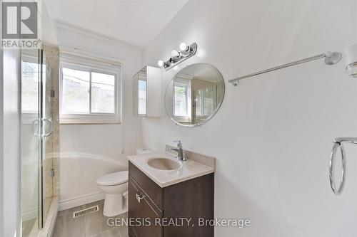 33 Holcolm Road, Toronto (Willowdale West), ON - Indoor Photo Showing Bathroom