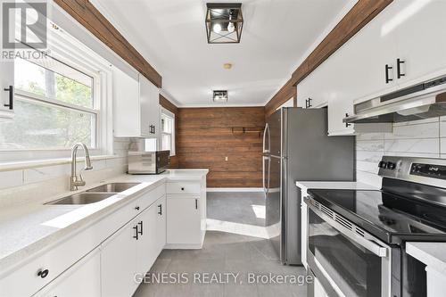 33 Holcolm Road, Toronto (Willowdale West), ON - Indoor Photo Showing Kitchen With Double Sink