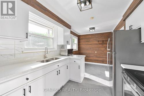 33 Holcolm Road, Toronto (Willowdale West), ON - Indoor Photo Showing Kitchen With Double Sink