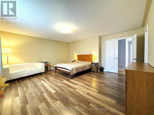 92 Barnwood Drive, Richmond Hill, ON - Indoor Photo Showing Bedroom