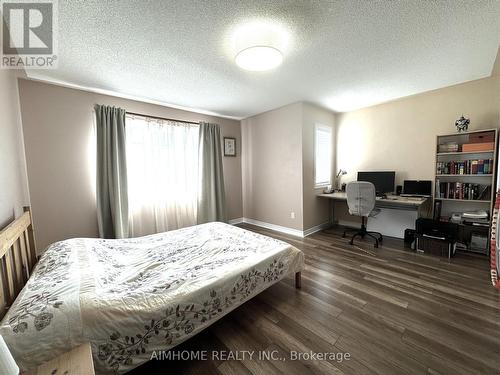 92 Barnwood Drive, Richmond Hill, ON - Indoor Photo Showing Bedroom