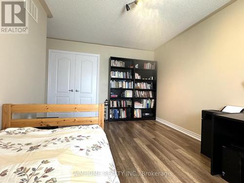 92 Barnwood Drive, Richmond Hill, ON - Indoor Photo Showing Bedroom