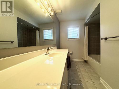 92 Barnwood Drive, Richmond Hill, ON - Indoor Photo Showing Bathroom