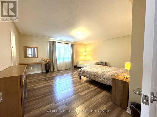 92 Barnwood Drive, Richmond Hill, ON - Indoor Photo Showing Bedroom