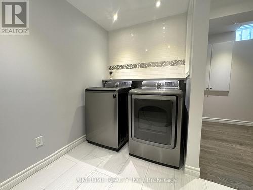 92 Barnwood Drive, Richmond Hill, ON - Indoor Photo Showing Laundry Room